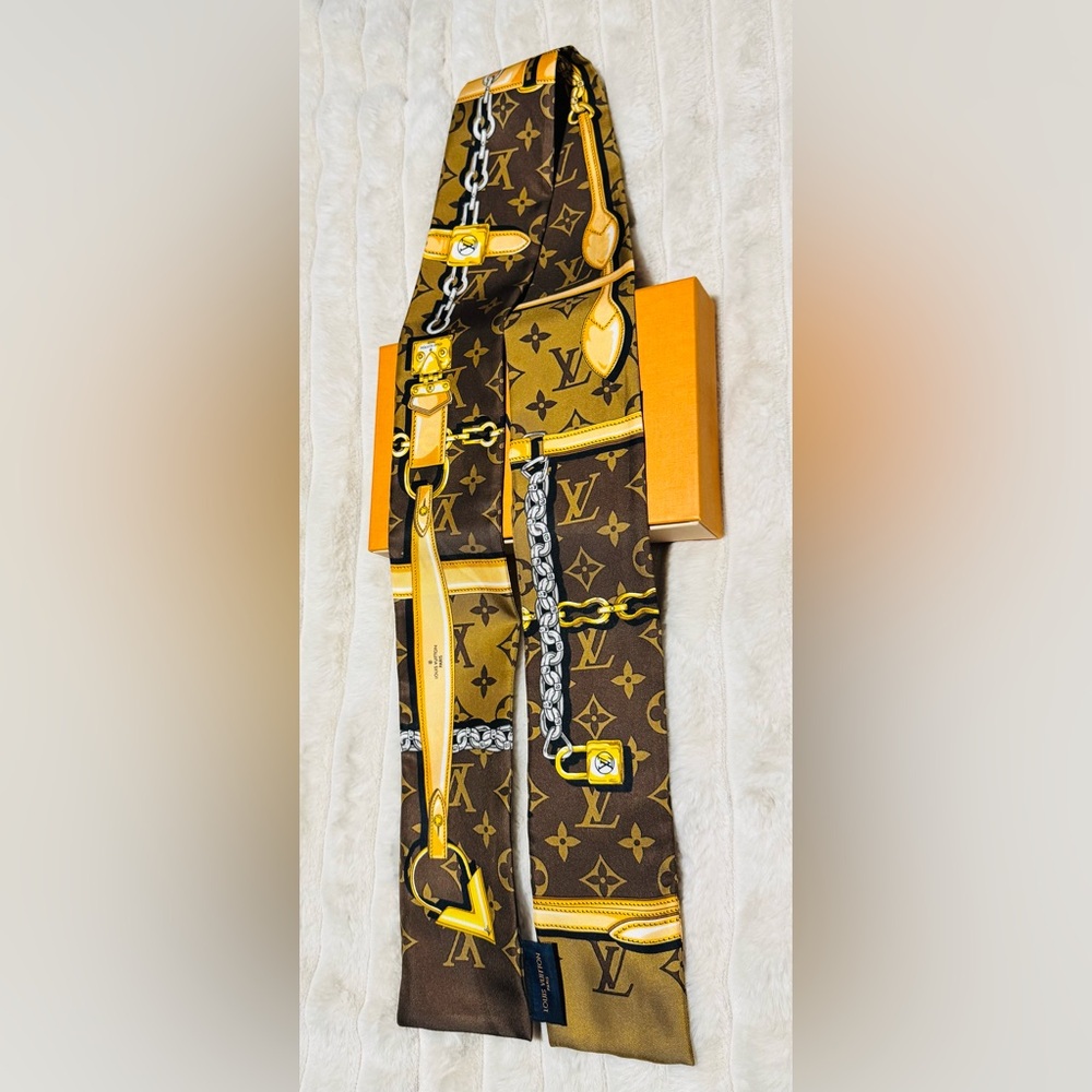 Louis Vuitton Monogram Brown and Gold 100 percent Silk Scarf - Picture 2 of 3